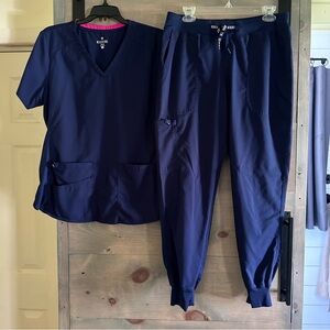 Women’s athletic jogger scrub set Size Medium.